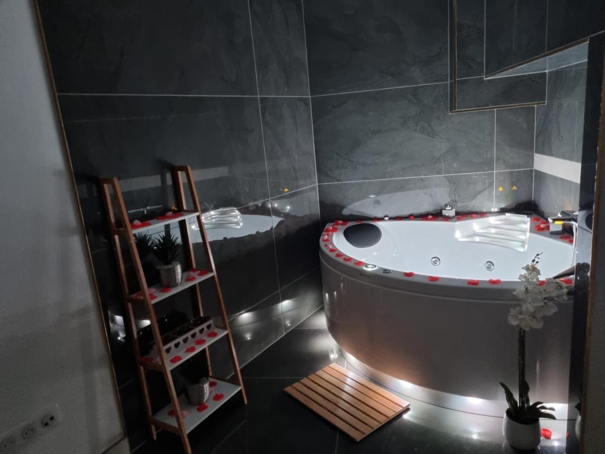 Jolie Maison, Balneo Lumino Therapie Et Terrasse Colmar Exteriör bild